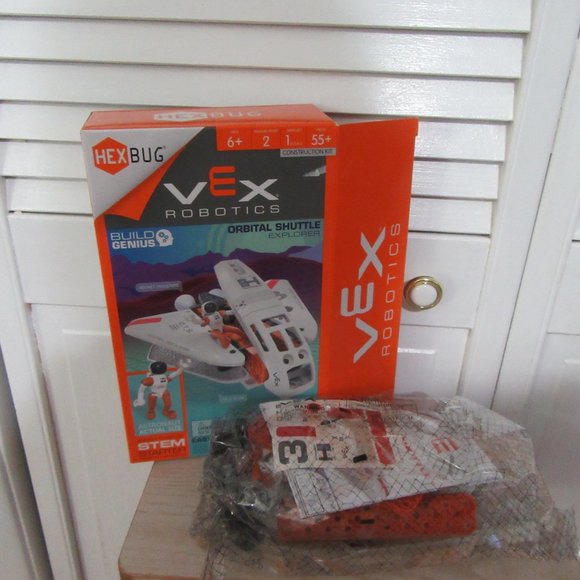 HexBug VEX Robotics Orbital Shuttle Discovery STEM Building Model - Picture 6 of 7